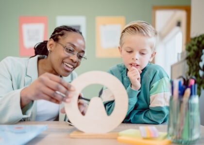 Leerling met begeleider